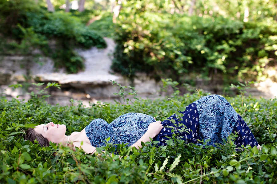 Lynn in Love Photo, Dallas Maternity Photographer laying in grass in Highland Park