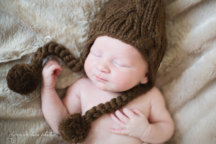 baby newborn boy session with brown knit hat by Lynn in Love Photo, Dallas and Houston Newborn Photographer