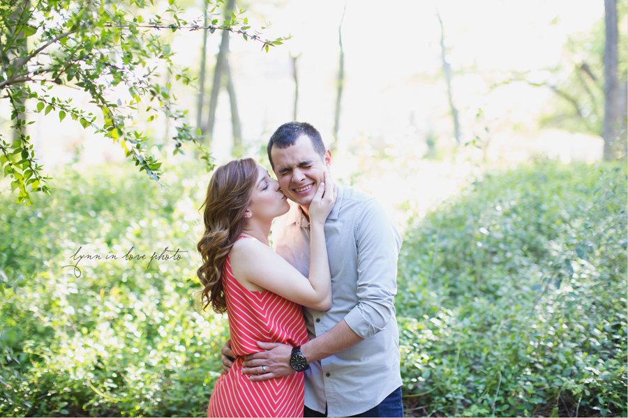 Cute couple by Lynn in Love Photo, Dallas and Houston Portrait photographer